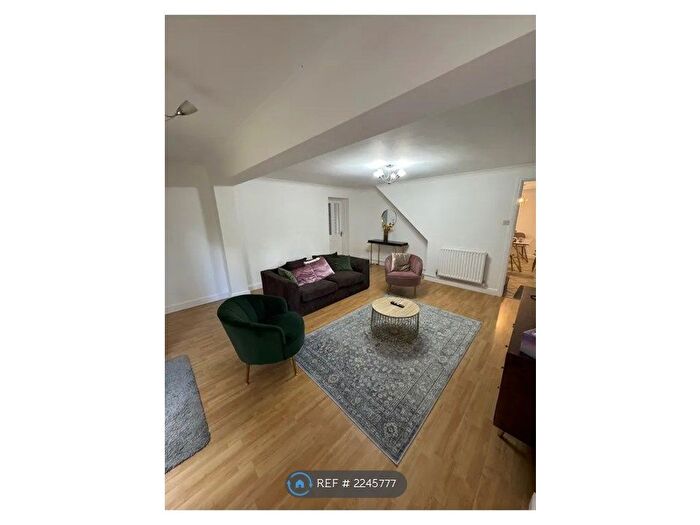 4 Bedroom Detached House To Rent In Khasiaberry, Walnut Tree, Milton Keynes, MK7