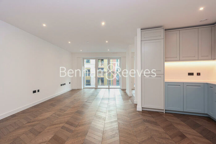 2 Bedroom Apartment To Rent In Royal Exchange, Kingston, KT1