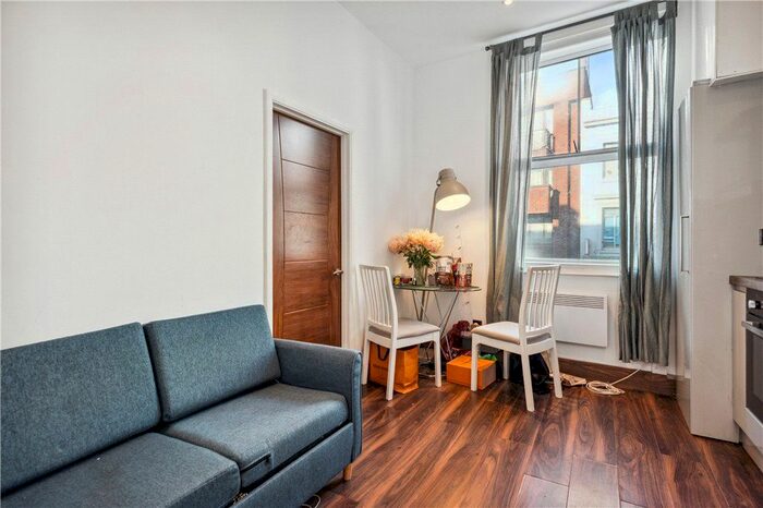 1 Bedroom Flat To Rent In Earls Court Road, Earls Court, London, SW5