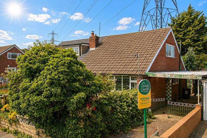 3 Bedroom Semi-Detached Bungalow For Sale In Lingwell Gate Drive, Wakefield, WF1