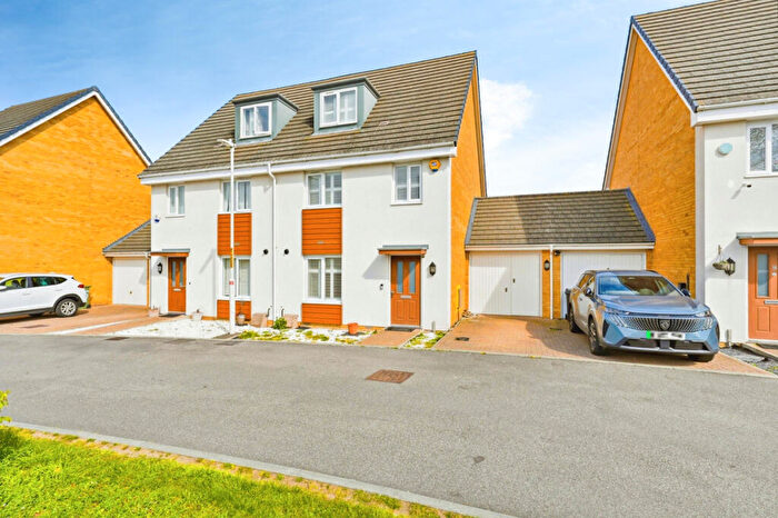 4 Bedroom Semi Detached House For Sale In Tyndal Way, Dartford, DA1