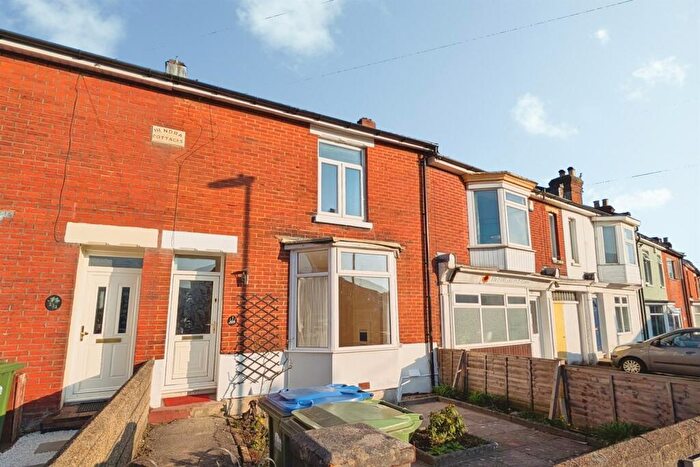 3 Bedroom House To Rent In Firgrove Road, SO15