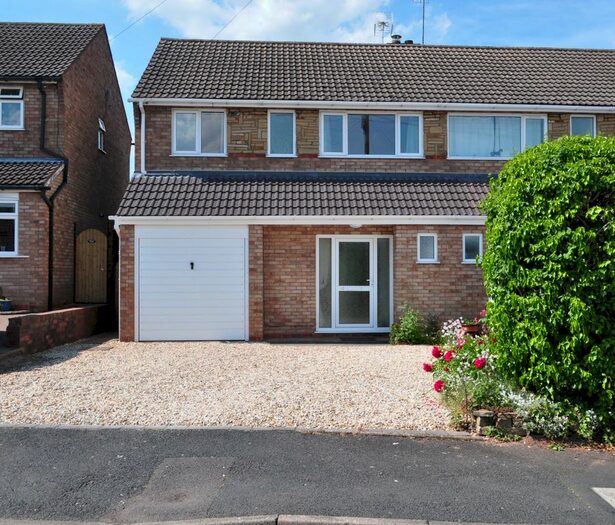 3 Bedroom Semi-Detached House To Rent In Honeybourne Road, Alveley, Bridgnorth, WV15