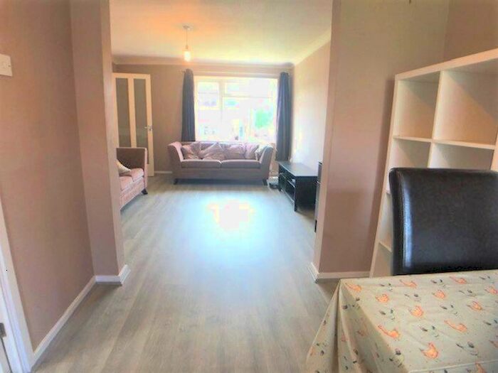 3 Bedroom Semi-Detached House To Rent In Reinden Grove, Maidstone, ME15