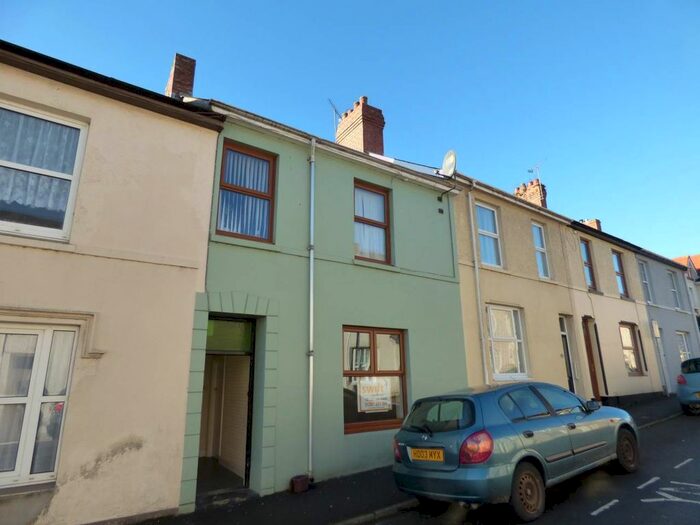 1 Bedroom Flat To Rent In Parcmaen Street, Carmarthen, Carmarthenshire, SA31