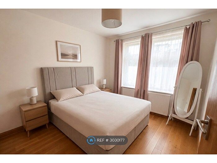 2 Bedroom Flat To Rent In Elgar Avenue, Surbiton, KT5
