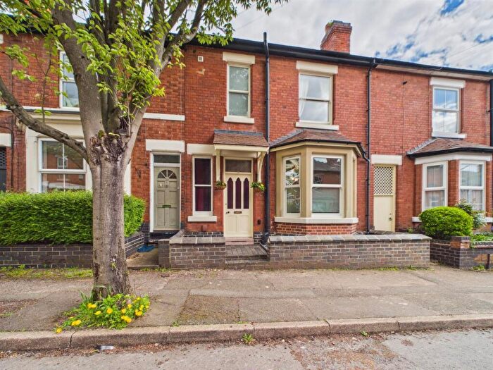 3 Bedroom House To Rent In White Street, Derby *Garage Parking*, DE22