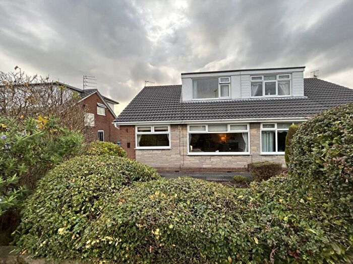 3 Bedroom Semi-Detached Bungalow For Sale In Chichester Crescent, Chadderton, , Oldham, OL9