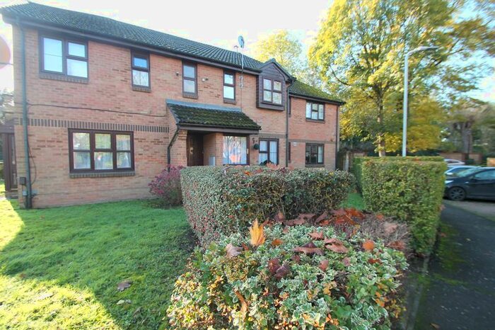 Studio To Rent In Merrivale Mews, Tavistock Road, West Drayton, UB7