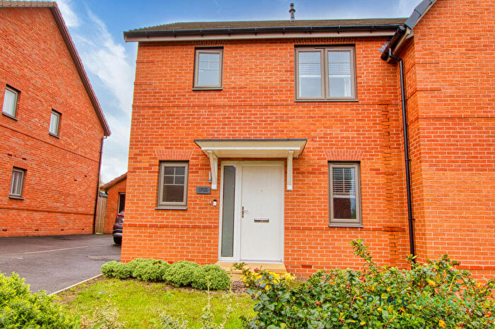 3 Bedroom Semi-Detached House For Sale In Canyon Meadow, Creswell, Worksop, S80