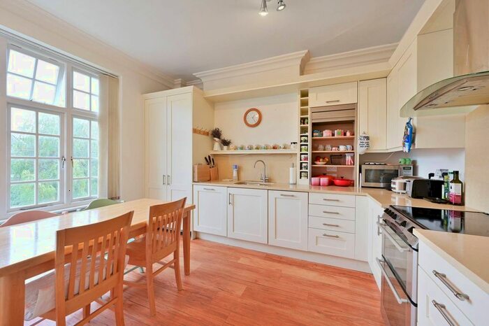 3 Bedroom Flat To Rent In Grosvenor Hill, Wimbledon Village, London, SW19