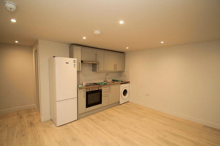 2 Bedroom Apartment To Rent In Roman Road, London, E3