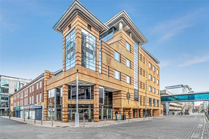 2 Bedroom Flat To Rent In Woking, Surrey, GU21