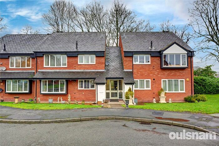 2 Bedroom Flat For Sale In St. Georges Crescent, Droitwich, Worcestershire, WR9