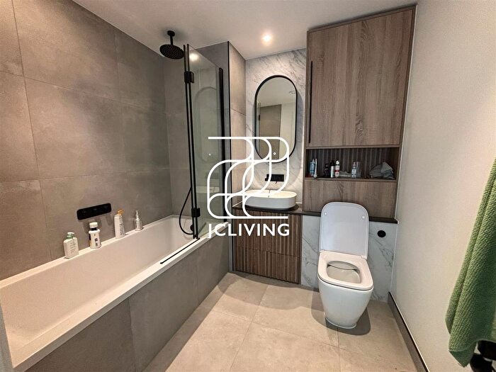 1 Bedroom Flat To Rent In Eden Place, London, E16