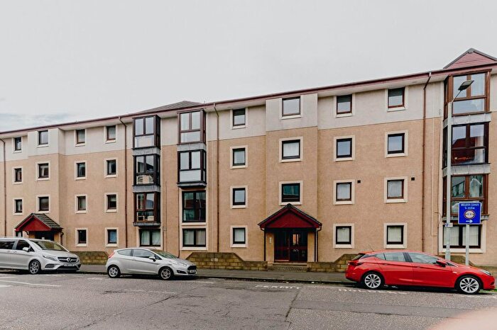 2 Bedroom Flat For Sale In Logie Green Road, Edinburgh, EH7