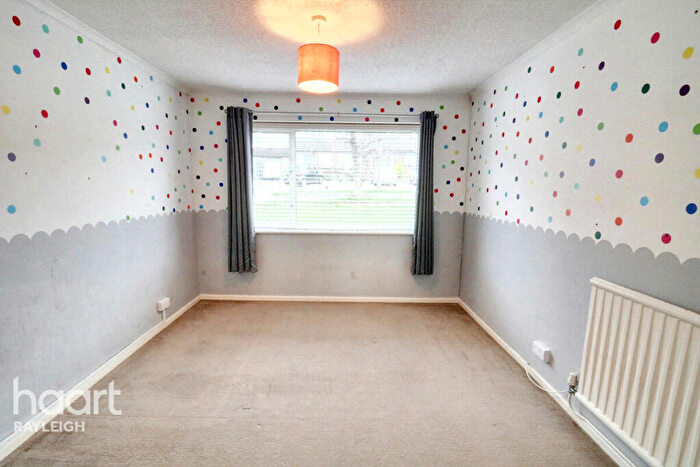 2 Bedroom Semi-Detached Bungalow For Sale In Lower Lambricks, Rayleigh, SS6