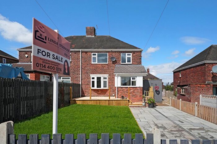 3 Bedroom Semi-Detached House For Sale In Yew Lane, Sheffield, S5