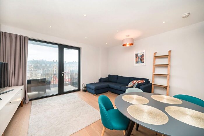 1 Bedroom Flat To Rent In Drapers Yard, Wandsworth, SW18