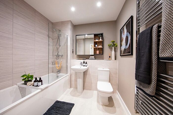 2 Bedroom Flat For Sale In High Road, Goodmayes, Ilford, IG3