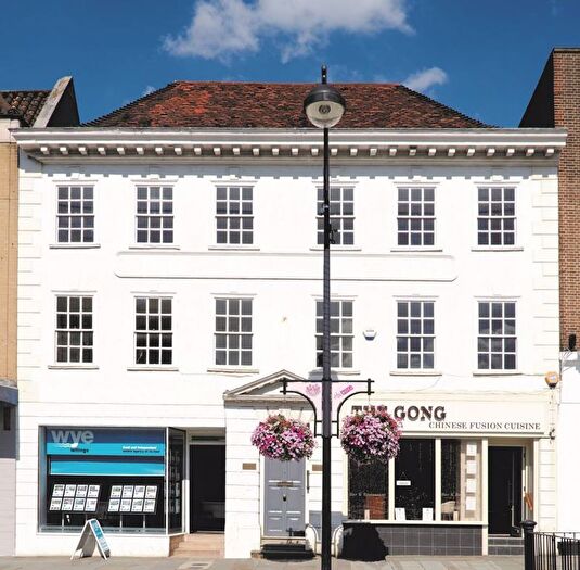2 Bedroom Flat To Rent In High Street, High Wycombe, HP11