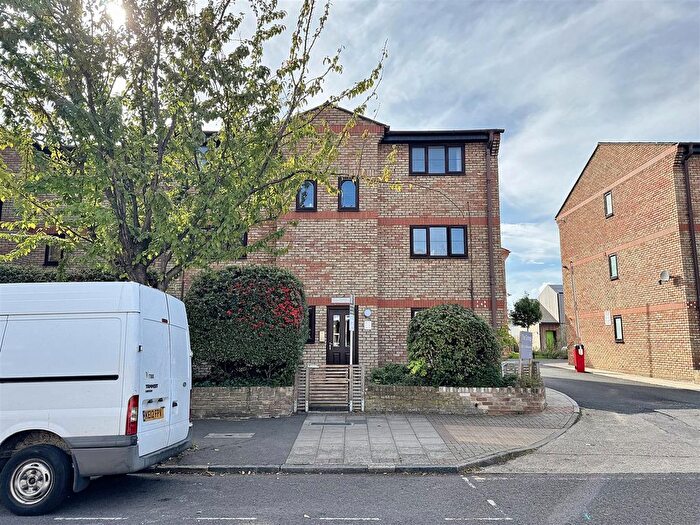 1 Bedroom Flat For Sale In Chobham Road, Stratford, London, E15