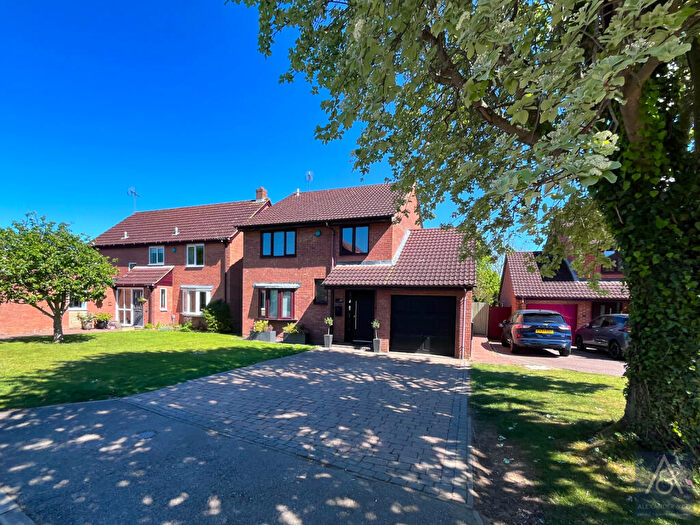 4 Bedroom Detached House For Sale In Partridge Close, Buckingham, Buckinghamshire, MK18