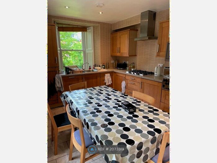 3 Bedroom Flat To Rent In Kensington Road, Glasgow, G12