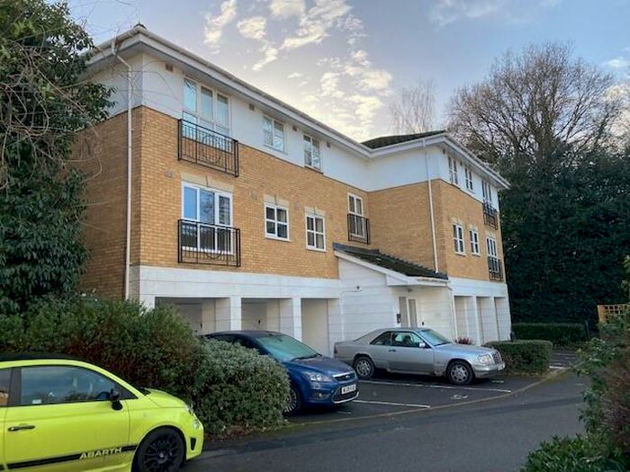 2 Bedroom Apartment To Rent In Old Bracknell Lane East, Bracknell, RG12