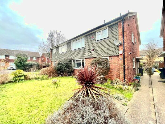 2 Bedroom Maisonette To Rent In Guernsey Close, Hounslow, TW5