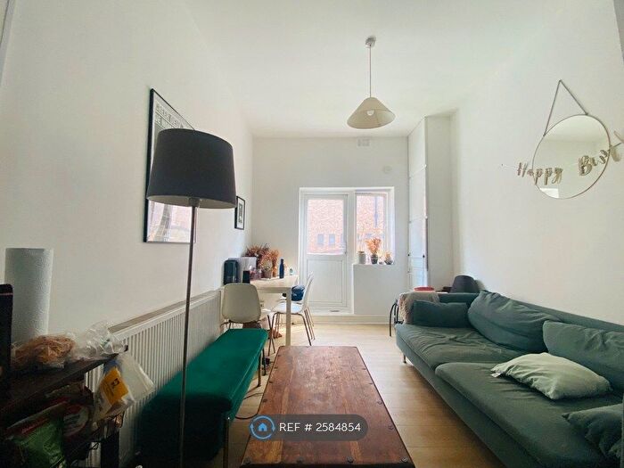 3 Bedroom Flat To Rent In Seven Sisters Road, London, N4