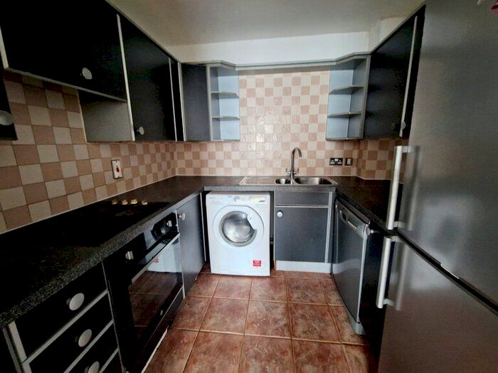 1 Bedroom Flat To Rent In Hainault Street, Ilford, IG1