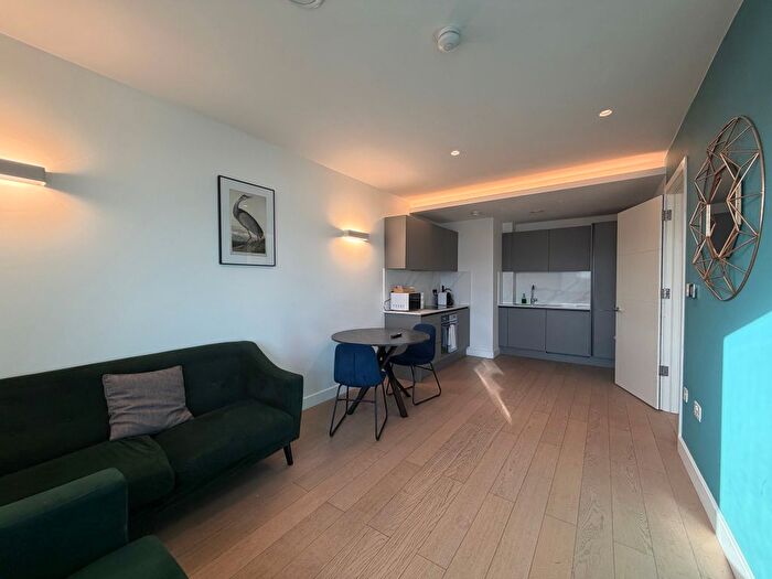 1 Bedroom Flat To Rent In Harlequin Avenue, Brentford, TW8