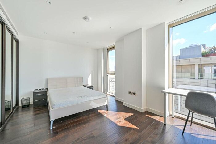 1 Bedroom Flat To Rent In Royal Mint Street, Tower Hill, London, E1