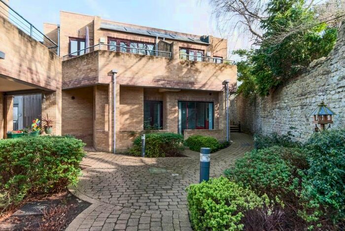 2 Bedroom Flat To Rent In Pool Barton, Keynsham, Bristol BS31