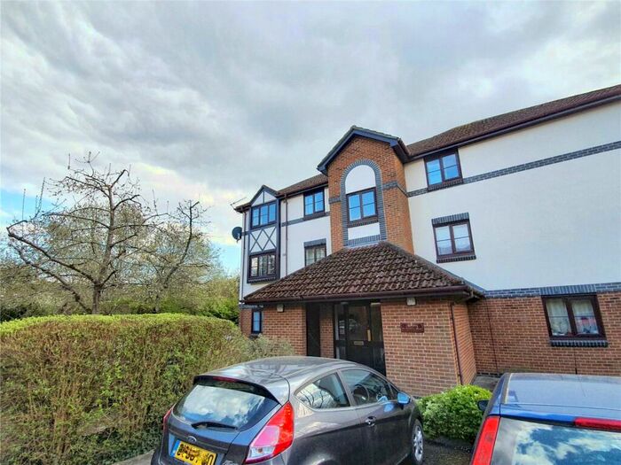 1 Bedroom Apartment To Rent In Wordsworth Mead, Redhill, Surrey, RH1
