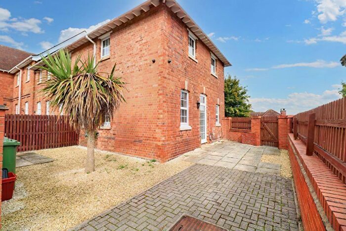 4 Bedroom Mews To Rent In Frythe Close, Kenilworth-Near Kenilworth School Catchment., CV8
