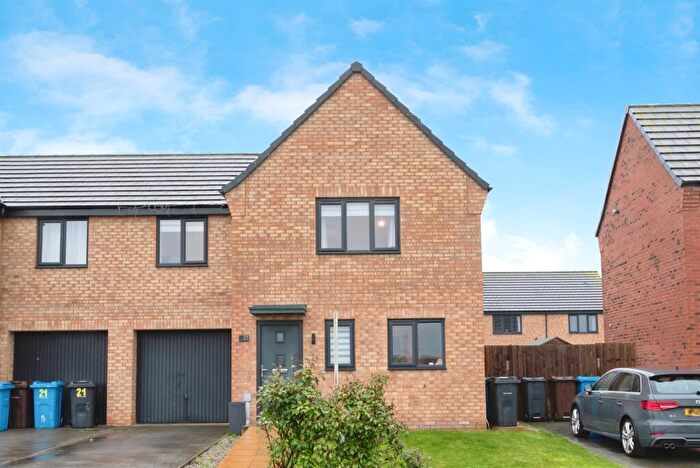 4 Bedroom Semi Detached House For Sale In De La Pryme Road, Kingswood, Hull, HU7