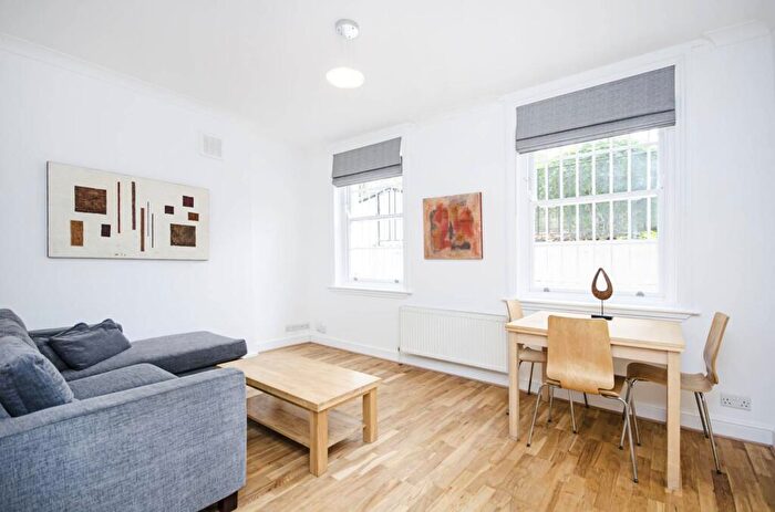 3 Bedroom Flat To Rent In Cambridge Gardens, North Maida Vale, London, NW6
