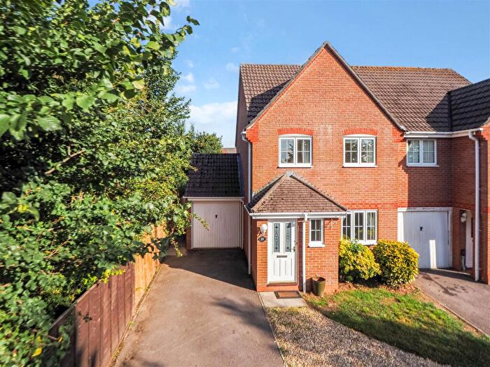 3 Bedroom Semi Detached House For Sale In Moneyer Road, Andover, Hampshire, SP10