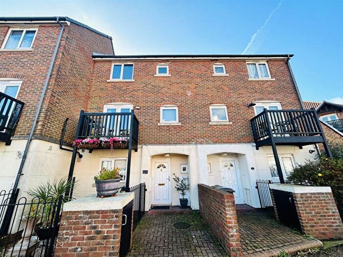 3 Bedroom Town House To Rent In Santa Cruz Drive, Eastbourne, BN23