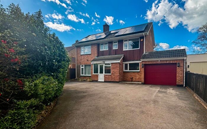 3 Bedroom Detached House For Sale In Potterne Road, Devizes, SN10