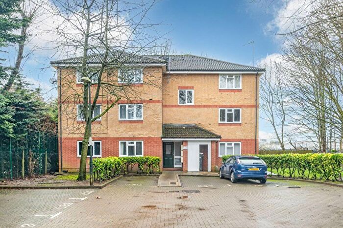 1 Bedroom Flat To Rent In Cambridge Close, Neasden, London, NW10