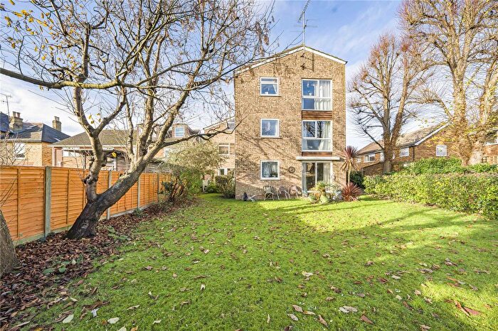 1 Bedroom Flat For Sale In Anlaby Road, Teddington, TW11