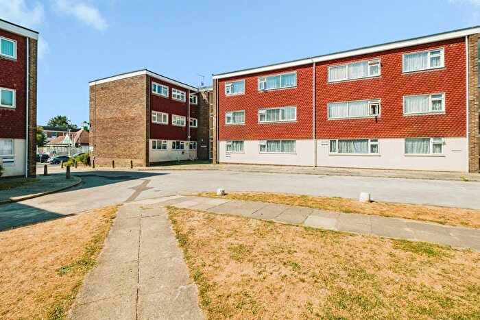 2 Bedroom Flat For Sale In Sompting Road, Lancing, BN15