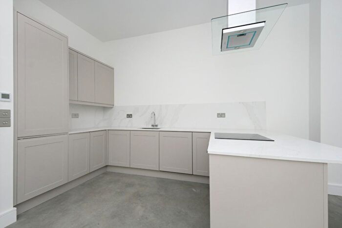 1 Bedroom Flat To Rent In Cumberland Park, W3