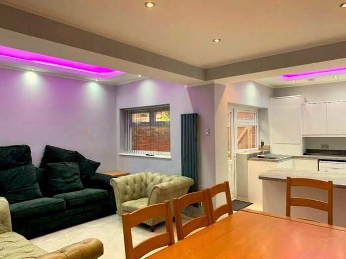 5 Bedroom Property To Rent In Osborne Avenue, Jesmond, Newcastle Upon Tyne, NE2