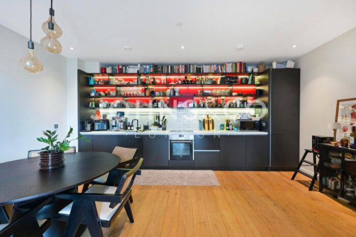 3 Bedroom Flat To Rent In Hercules House, Botanic Square, London, E14