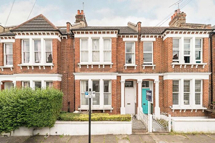 2 Bedroom Flat To Rent In Shamrock Street, London, SW4