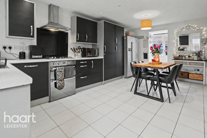 5 Bedroom Town House For Sale In Onyx Crescent, Leicester, LE4